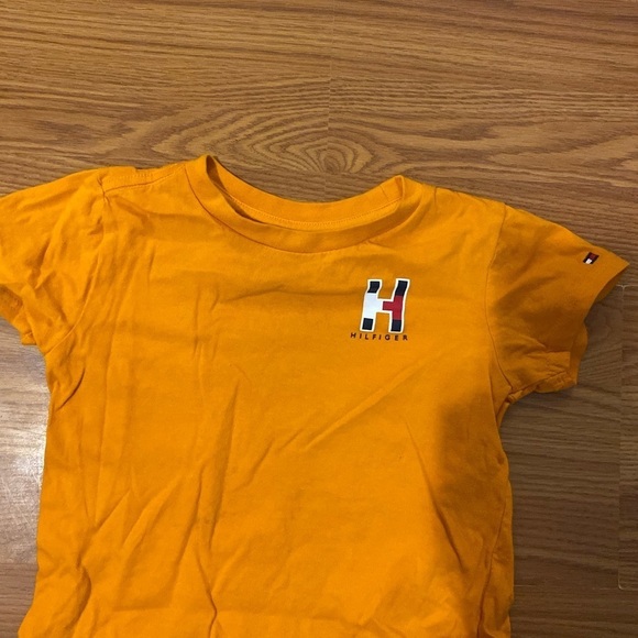 Tommy Hilfiger Tee size 2 T (GA) - Picture 4 of 10